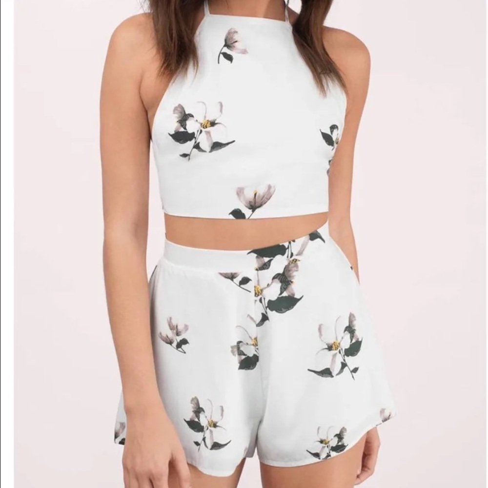 Tobi White Floral High-Waist Skort